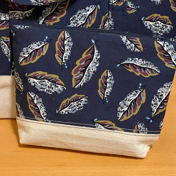 Handmade tote bag with matching pouch - Picture 2 of 3